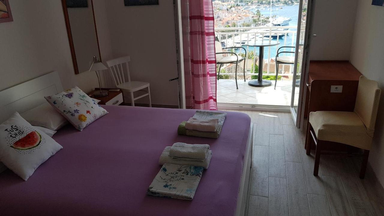 Apartments Bocin Rosso Хвар Екстериор снимка