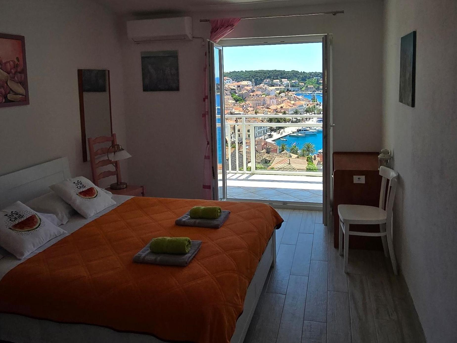 Apartments Bocin Rosso Хвар Стая снимка