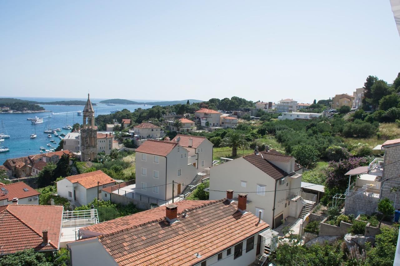 Apartments Bocin Rosso Хвар Екстериор снимка