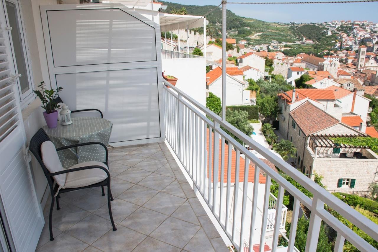 Apartments Bocin Rosso Хвар Екстериор снимка